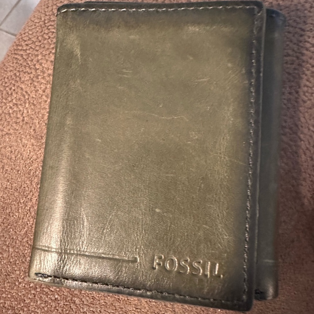 Men’s Army Green Fossil Trifold Leather Wallet